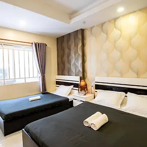 Local Pham Ngu Lao Hotel